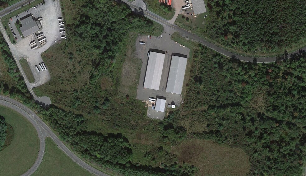 More Photos Of 196 Commercial Blvd, Blakeslee Manufacturing For Lease