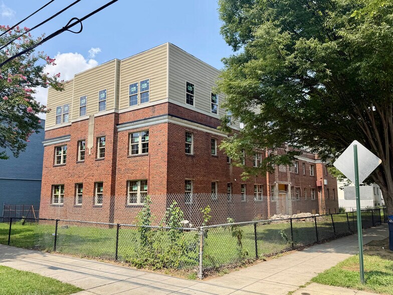 Primary Photo Of 1525 19th St SE, Washington Apartments For Sale