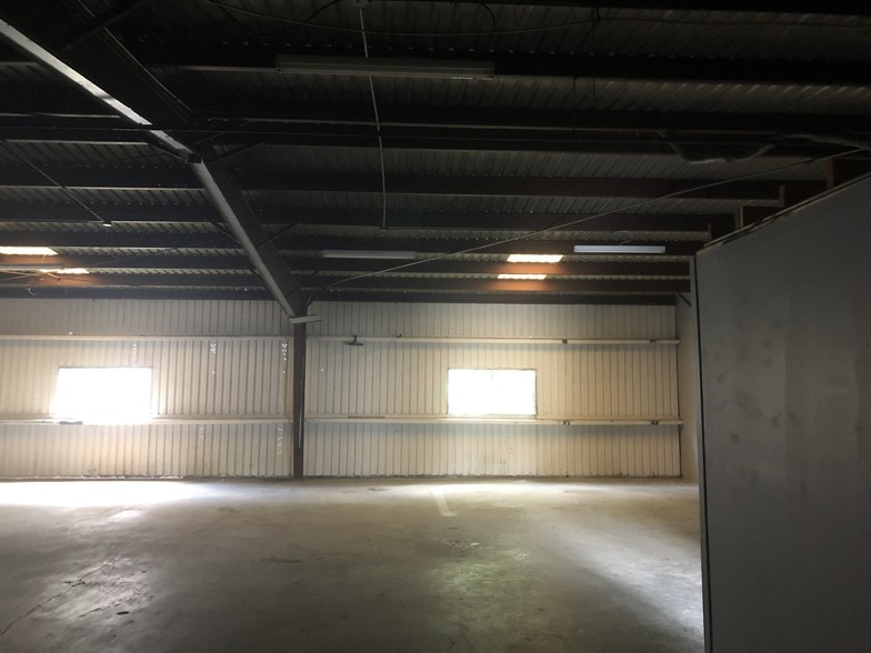 More Photos Of 6008 W 34th St, Houston Warehouse For Lease