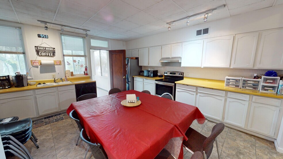 More Photos Of 1368 McCausland Ave, Saint Louis Office For Sale