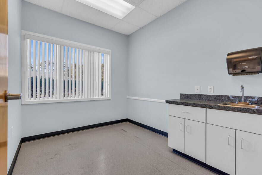 More Photos Of 508 Lakehurst Rd, Toms River Medical For Sale