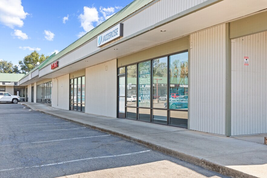 More Photos Of 4050 Durock Rd, Shingle Springs Freestanding For Lease