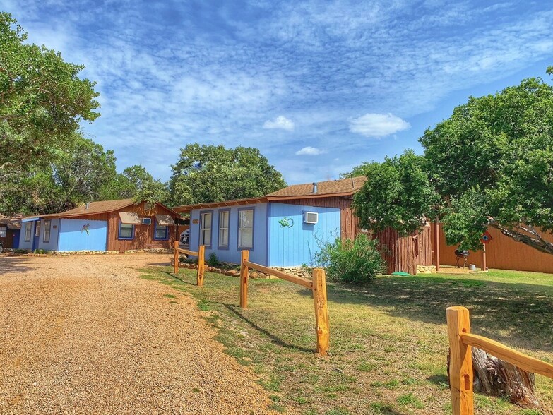 More Photos Of 1400 Ranch Road 261, Buchanan Dam Hotel For Sale