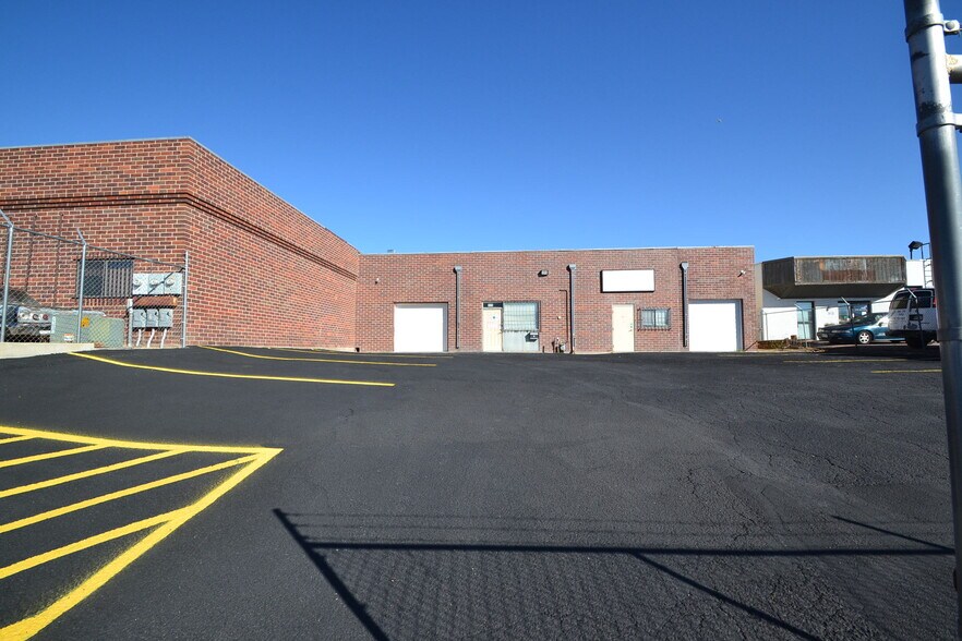 More Photos Of 325 Delaware Dr, Colorado Springs Warehouse For Lease