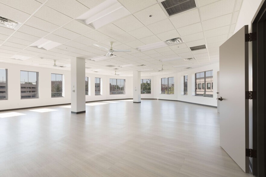 More Photos Of 1100-1120 Classen Dr, Oklahoma City Unknown For Lease