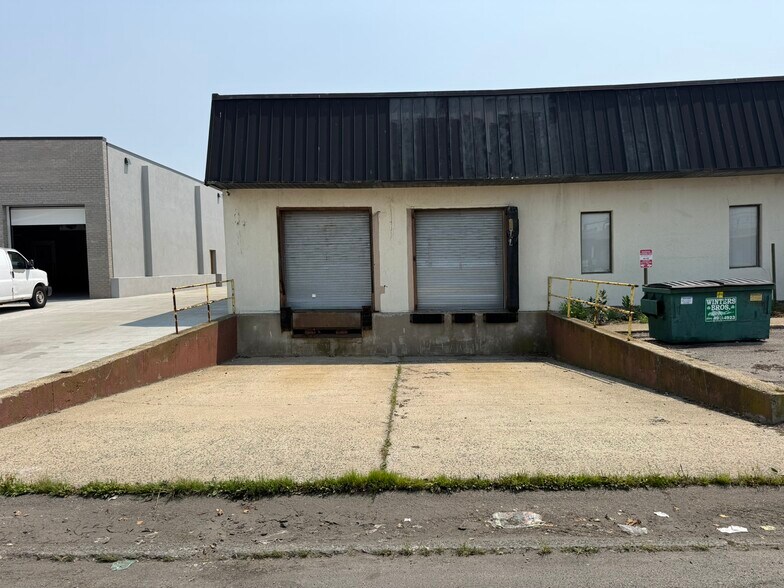 More Photos Of 191 Hanse Ave, Freeport Warehouse For Sale