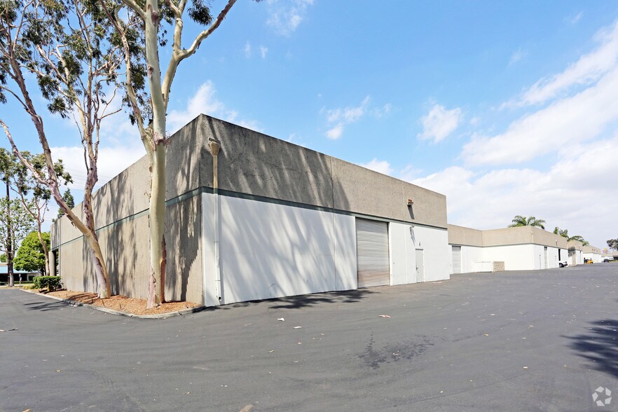 More Photos Of 2910 E La Palma Ave, Anaheim Warehouse For Lease
