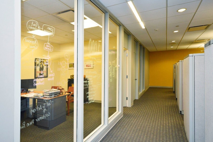 More Photos Of 5900 Howard St, Skokie Warehouse For Lease