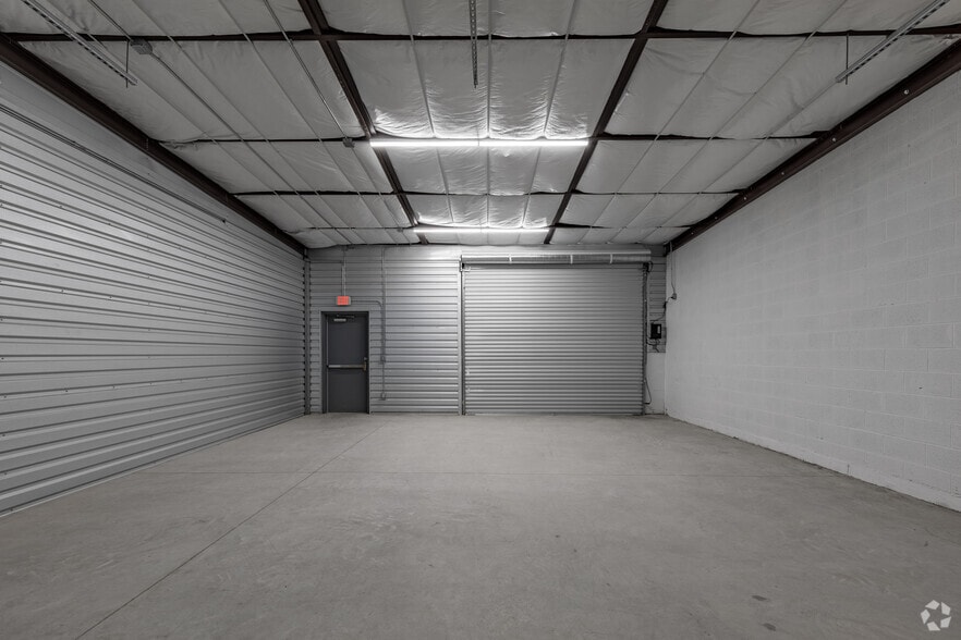 More Photos Of 8114 City Base Landing, San Antonio Unknown For Lease