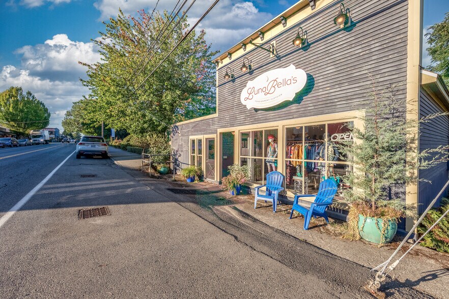 More Photos Of 17411 Vashon Hwy SW, Vashon Freestanding For Sale