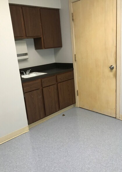 More Photos Of 4520 Oberlin Ave, Lorain Medical For Sale