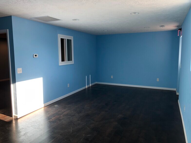 More Photos Of 208 W Front St, Alda Storefront Retail Office For Lease