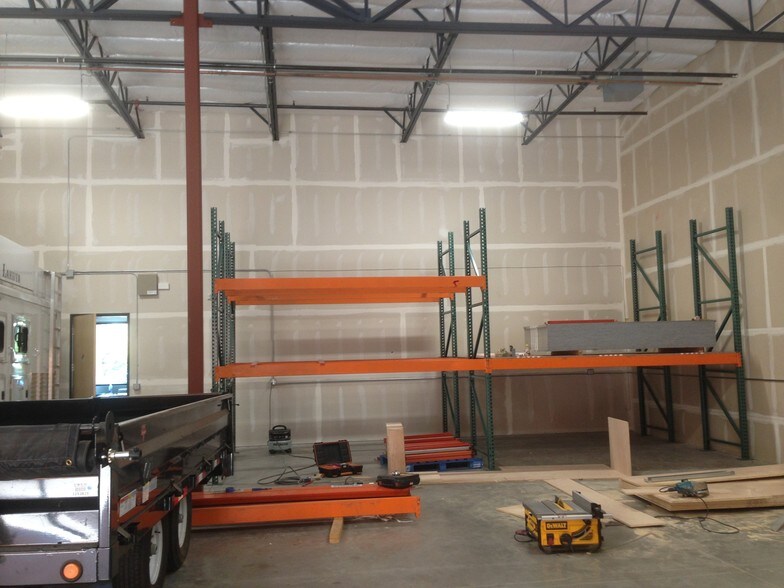 More Photos Of 10604 Industrial Ave, Roseville Flex For Lease