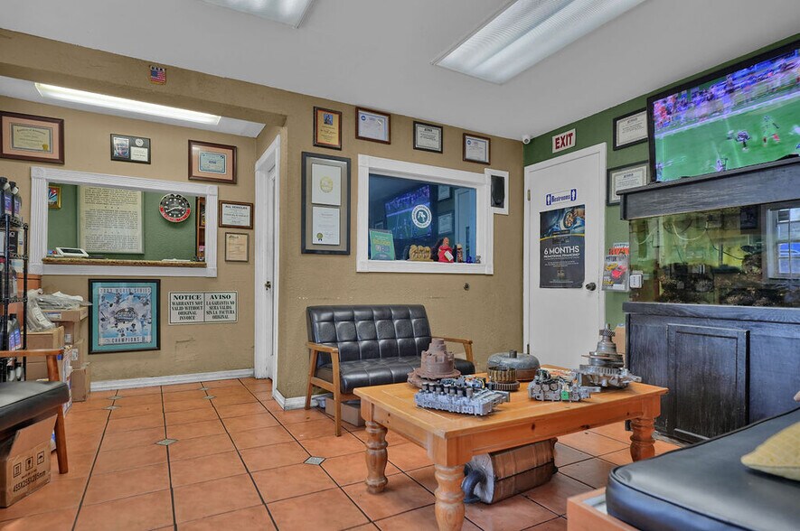 More Photos Of 7007 SW 13th Ter, Miami Warehouse For Sale