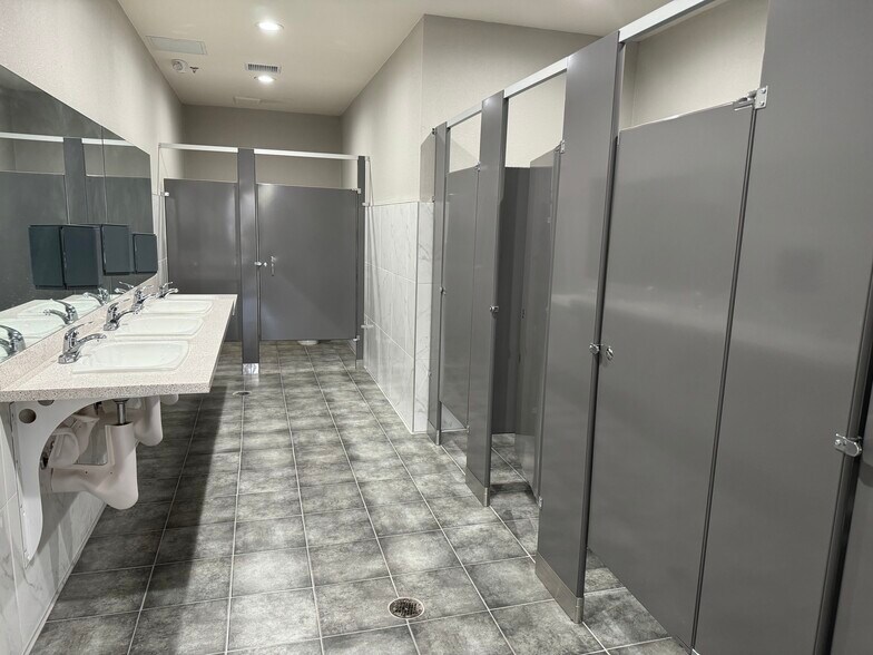 More Photos Of 860 E Twain Ave, Las Vegas Unknown For Lease