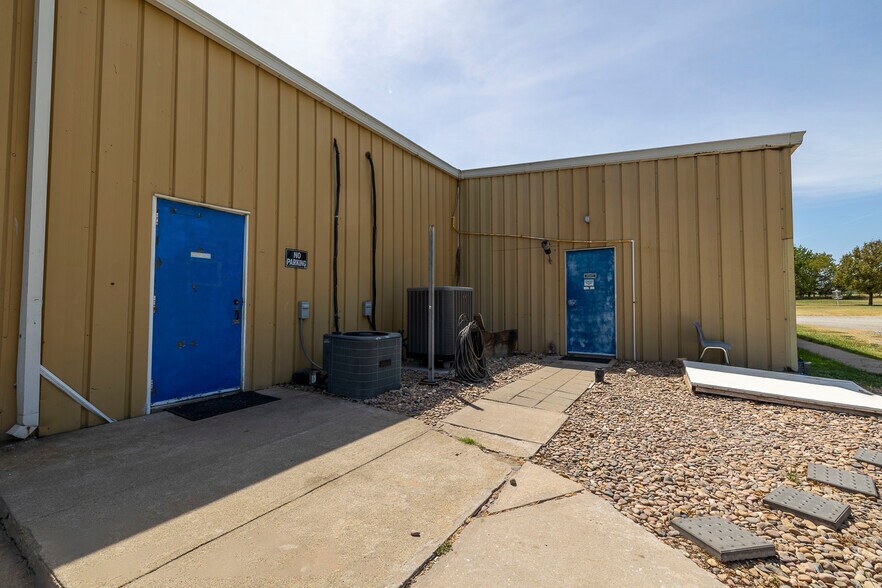 More Photos Of 2206 E 101st St N, Valley Center Specialty For Sale