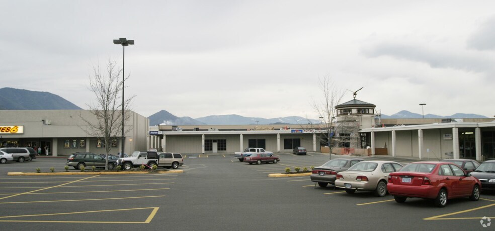 More Photos Of 915 NE D St, Grants Pass General Retail For Lease