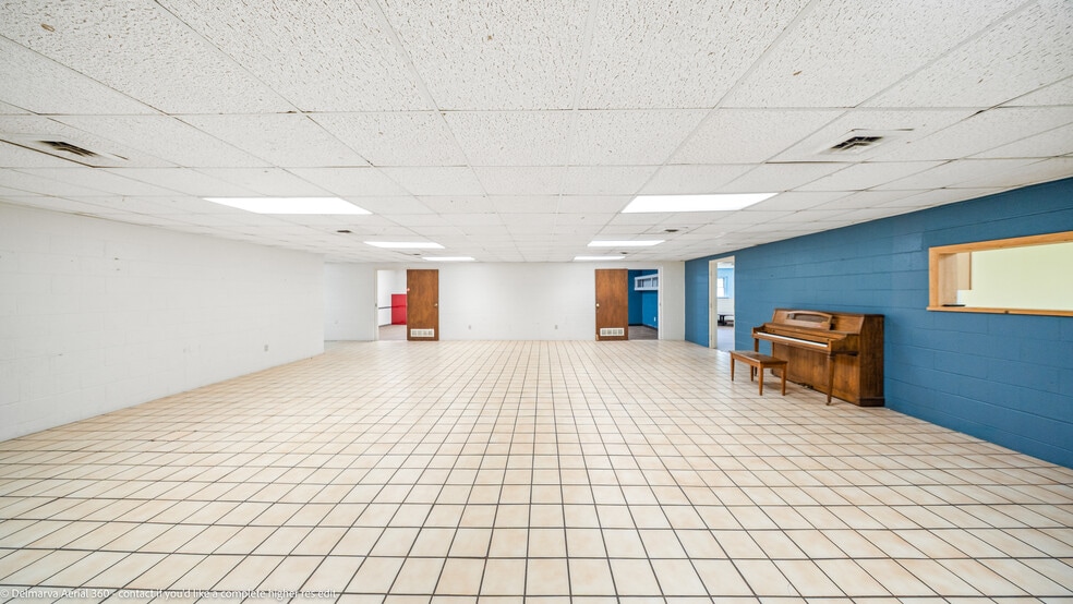 More Photos Of 729 E Main St, Salisbury Office For Sale