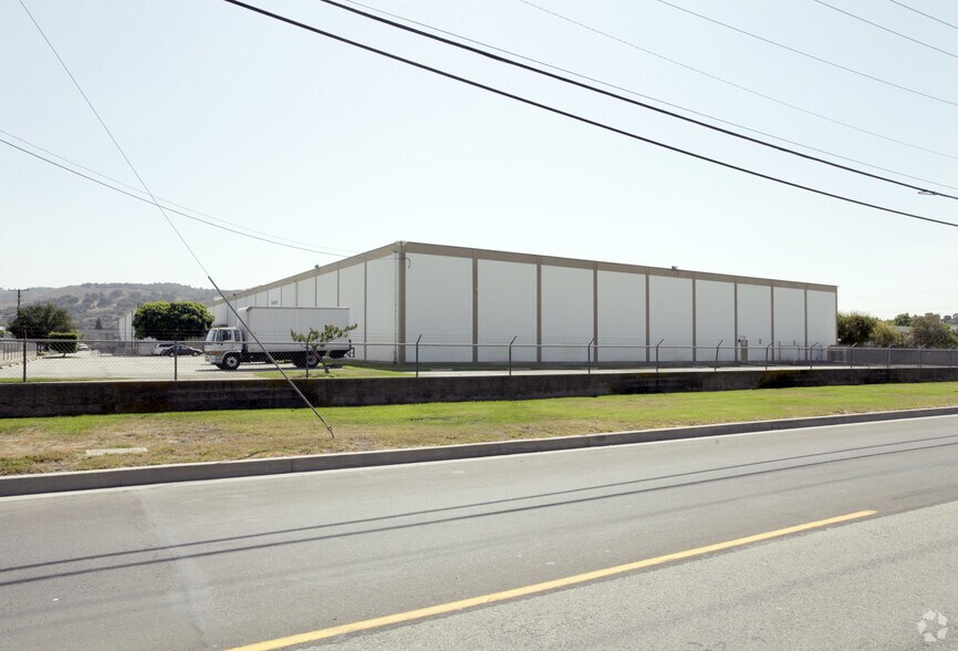 More Photos Of 515 S 6th Ave, La Puente Distribution For Sale