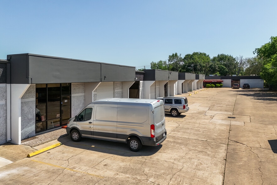 More Photos Of 9931 Harwin Dr, Houston Warehouse For Lease