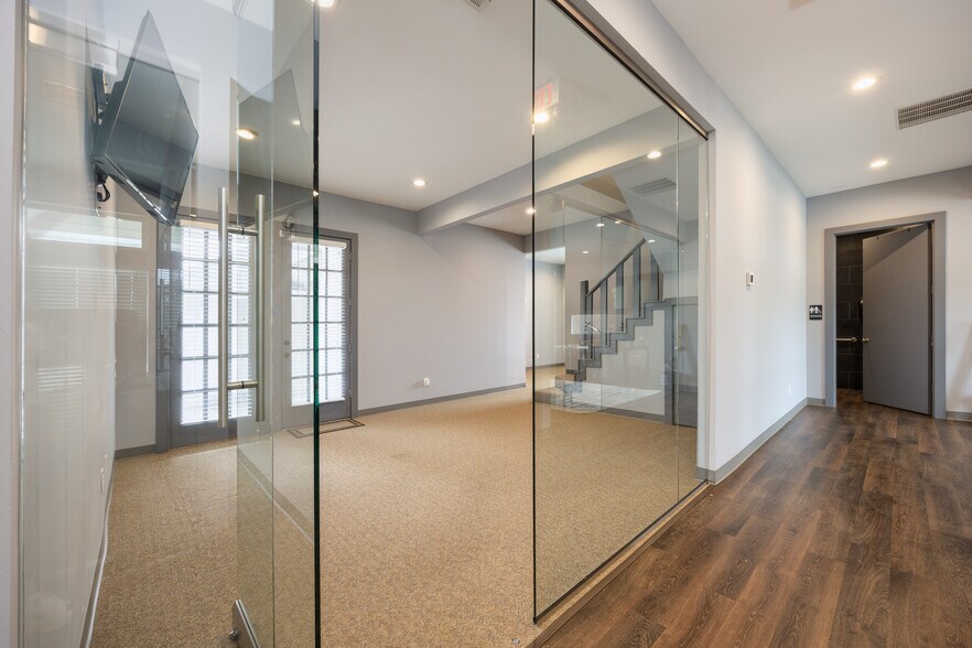More Photos Of 259 Ranch Trl, Rockwall Office For Lease