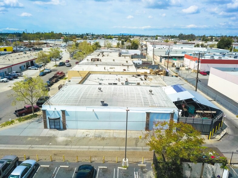 More Photos Of 2217 W 2nd St, Santa Ana Service For Lease