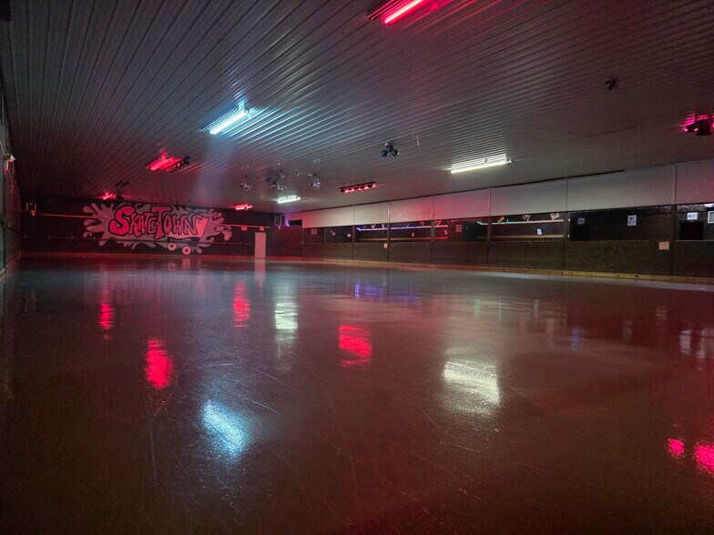More Photos Of 3220 S Hwy 32, El Dorado Springs Skating Rink For Sale
