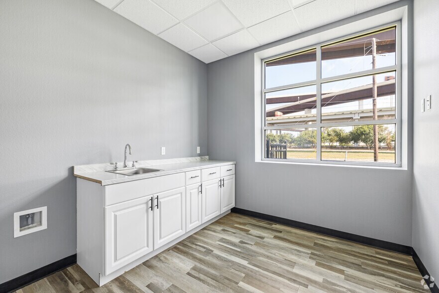 More Photos Of Eddie Dr, Humble Unknown For Lease