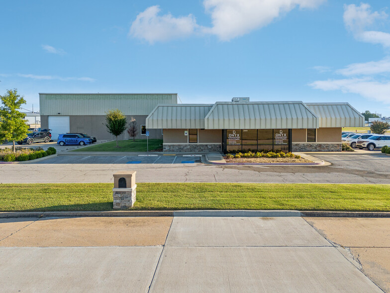 Primary Photo Of 2005 N Yellowood Ave, Broken Arrow Warehouse For Sale