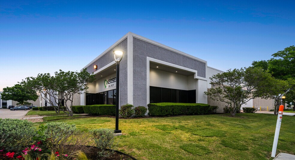 More Photos Of 2553 Summit Ave, Plano Unknown For Lease
