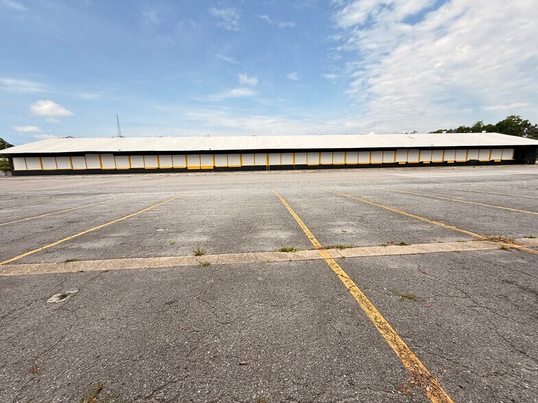 More Photos Of 900 Canal St, Jacksonville Distribution For Lease