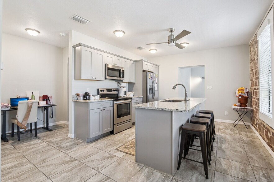 More Photos Of 17425 7th St, Montverde Office For Sale