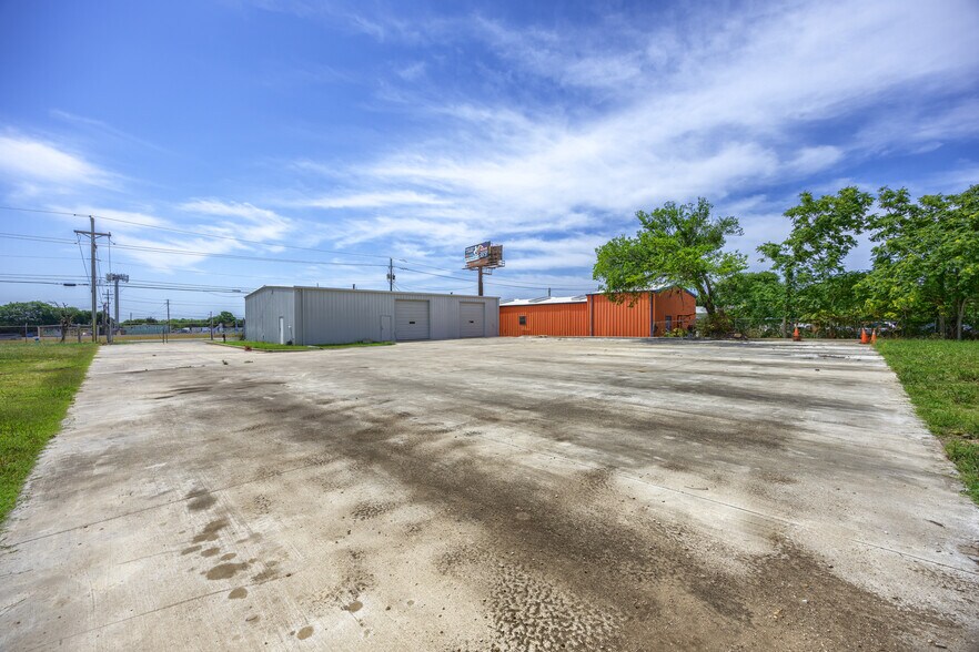 More Photos Of 617 G Alexander fwy, Duncanville Warehouse For Lease