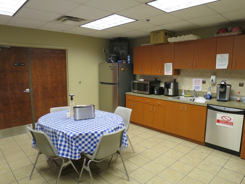 More Photos Of 3394 Winchester Rd, Memphis Warehouse For Sale