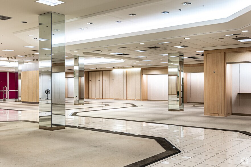 More Photos Of 18813 E 39th St, Independence Unknown For Lease