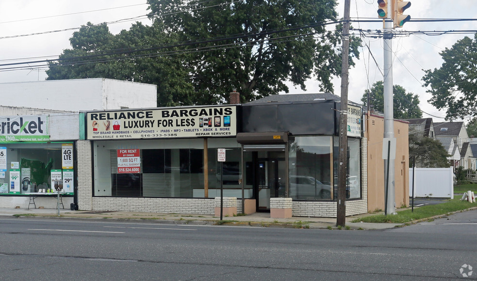 Primary Photo Of 451 Old Country Rd, Westbury Storefront For Lease