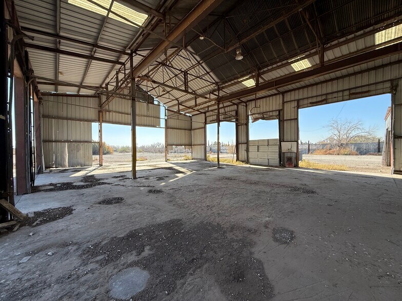 More Photos Of 266 Horizon Blvd, Socorro Warehouse For Sale