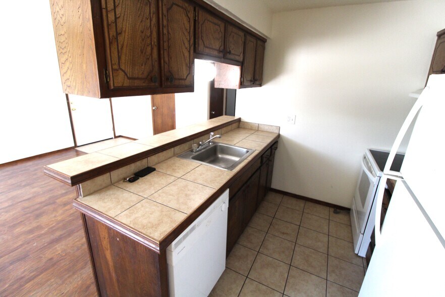 More Photos Of 1311 Glen Oaks Ct, Norman Apartments For Sale