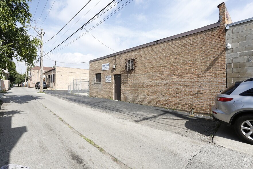 More Photos Of 4507-4511 W Belmont Ave, Chicago Distribution For Sale