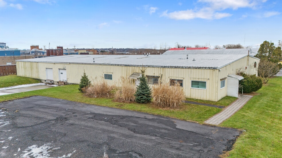 More Photos Of 530 State Fair Blvd, Syracuse Warehouse For Lease