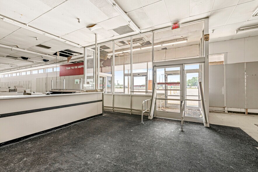 More Photos Of 1519 IN-37, Elwood Storefront Retail Office For Lease