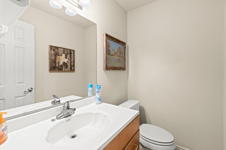 More Photos Of 503 S Highway 281, Burnet Office For Sale