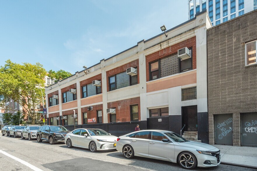 More Photos Of 2804 41st Ave, Long Island City Apartments For Sale