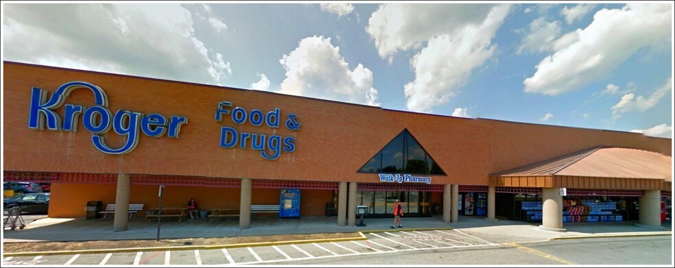 More Photos Of 2 River Walk Mall, Charleston Unknown For Lease