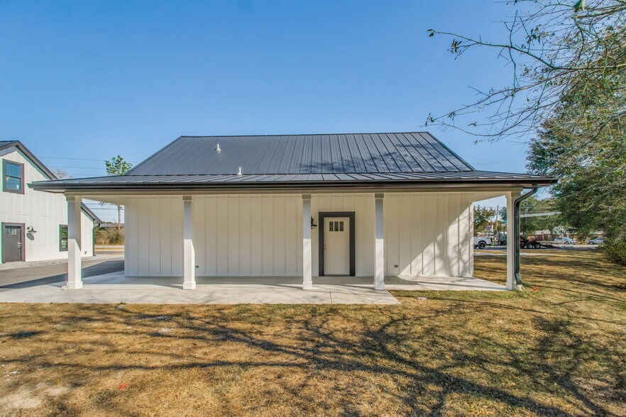 More Photos Of 5433 Chumuckla Hwy, Pace Unknown For Lease