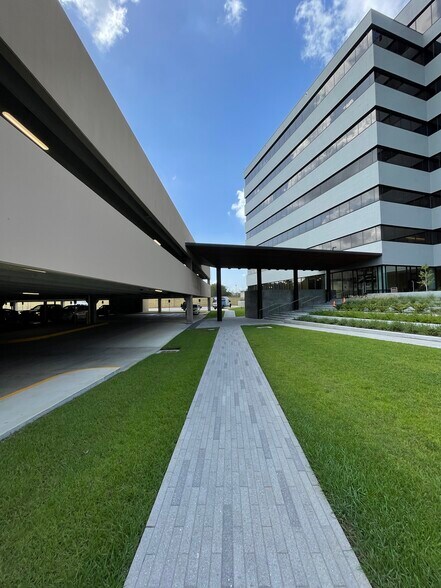 More Photos Of 2237 S Acadian Trwy, Baton Rouge Office For Lease