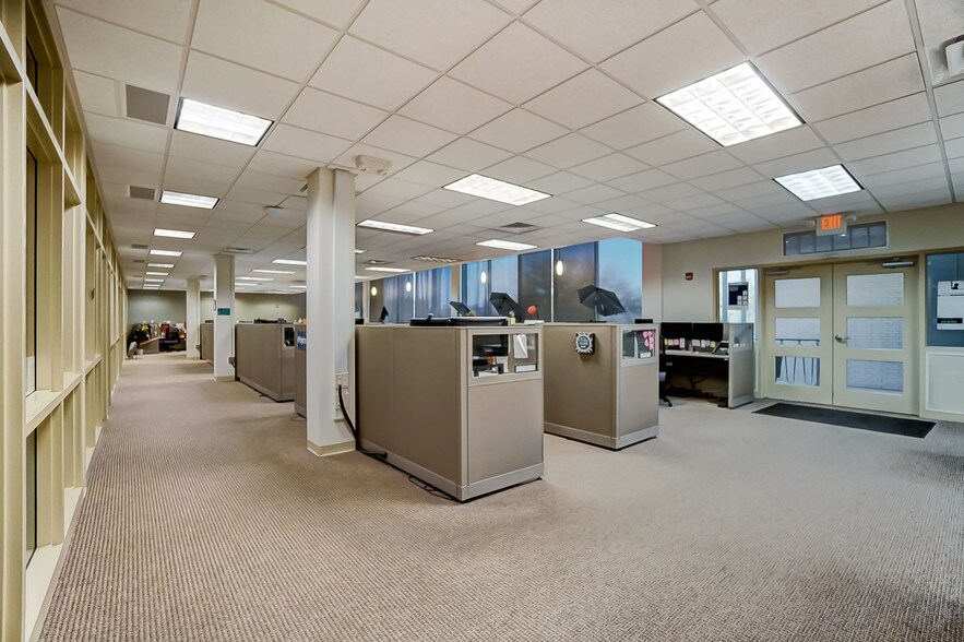 More Photos Of 675 W Market St, Lima Office For Sale