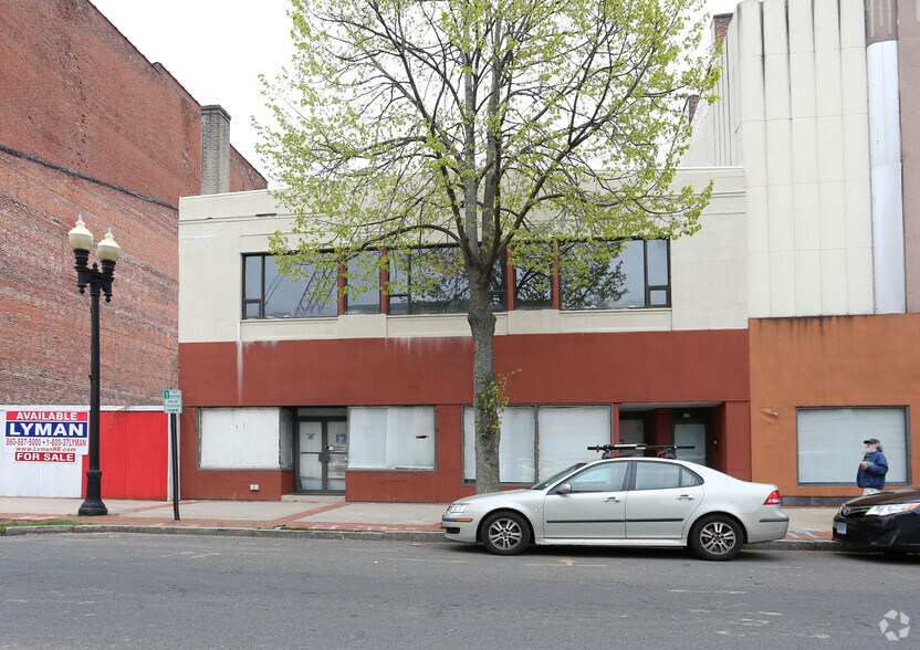 More Photos Of 13-17 Colony St, Meriden Storefront Retail Residential For Lease