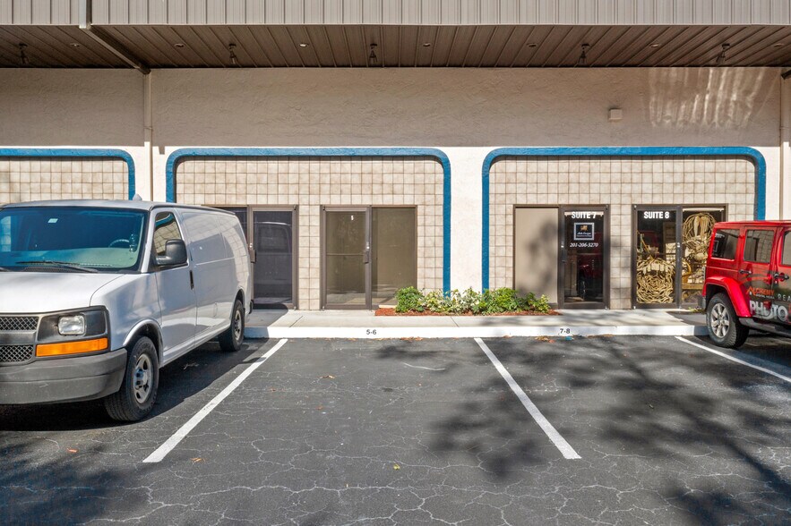 More Photos Of 12165 Metro Pky, Fort Myers Light Manufacturing For Lease