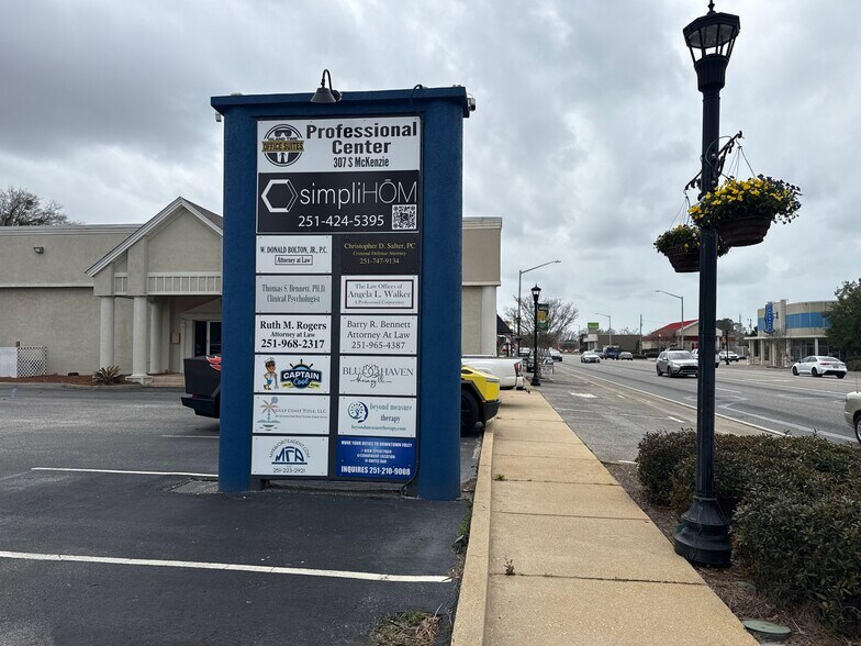 Primary Photo Of 307 S McKenzie St, Foley Office For Lease